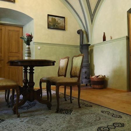 Nepomuk Historicke Apartmany Zelenohorska Posta מראה חיצוני תמונה