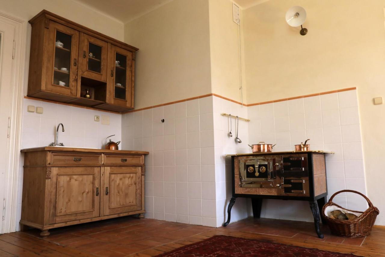 Nepomuk Historicke Apartmany Zelenohorska Posta מראה חיצוני תמונה