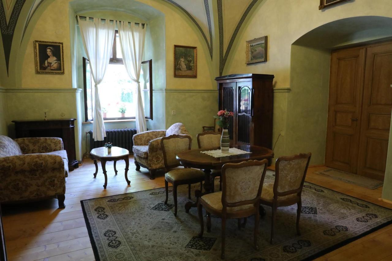 Nepomuk Historicke Apartmany Zelenohorska Posta מראה חיצוני תמונה