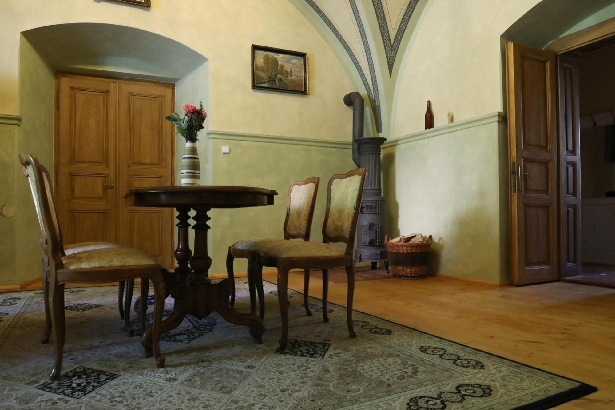 Nepomuk Historicke Apartmany Zelenohorska Posta מראה חיצוני תמונה