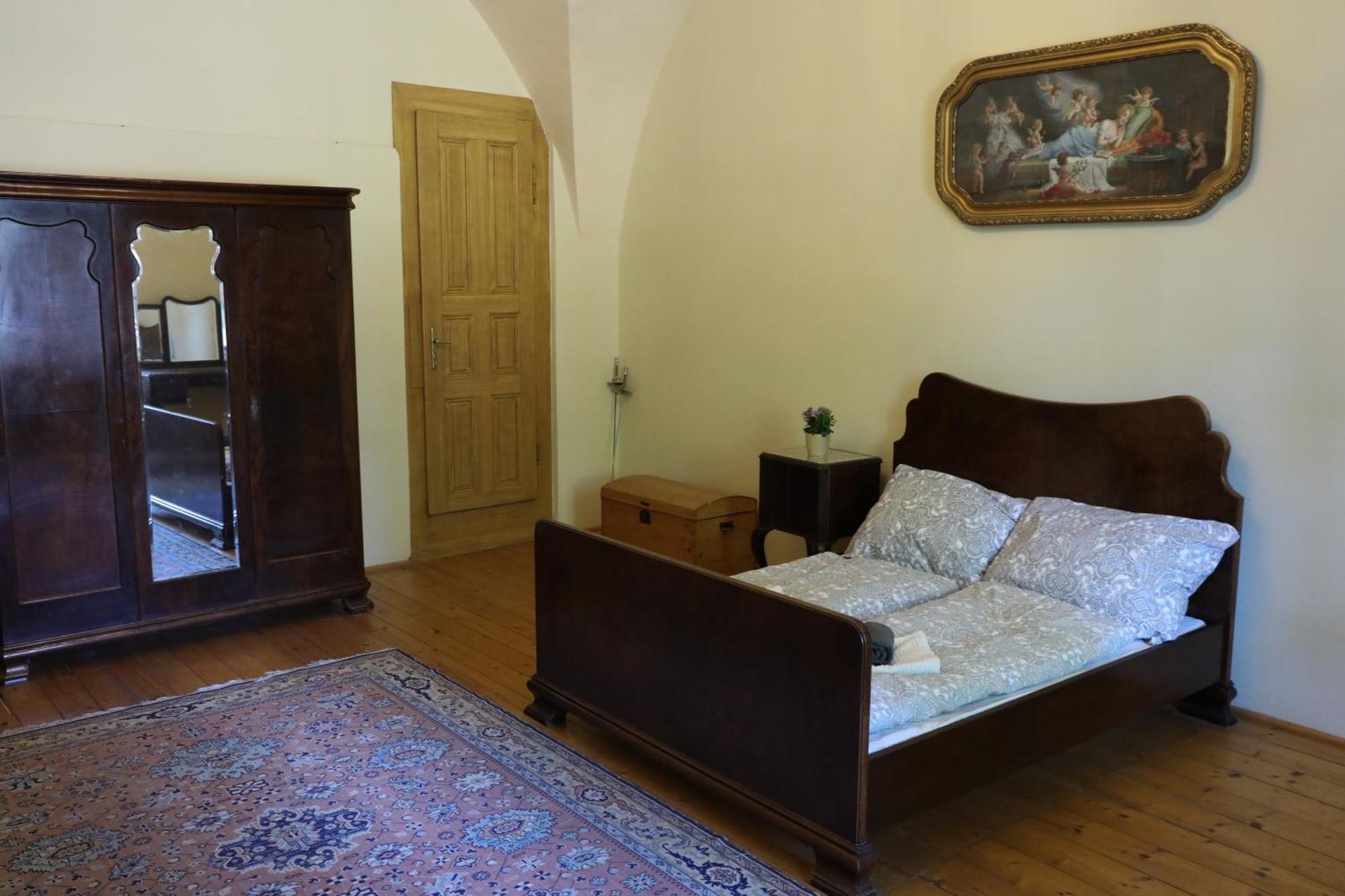 Nepomuk Historicke Apartmany Zelenohorska Posta מראה חיצוני תמונה