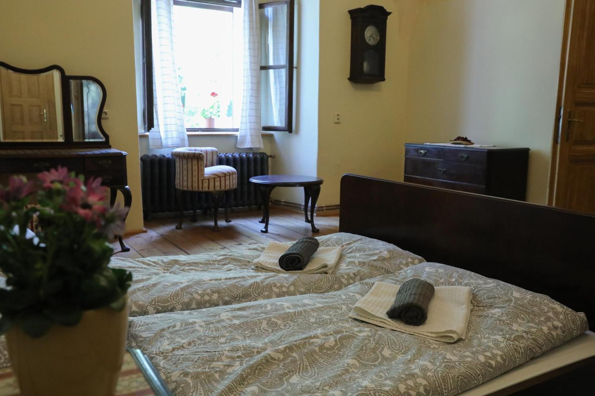 Nepomuk Historicke Apartmany Zelenohorska Posta מראה חיצוני תמונה